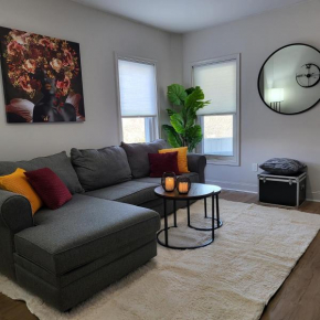 Center to all 2 BR near hospitals, colleges, restaurants, events